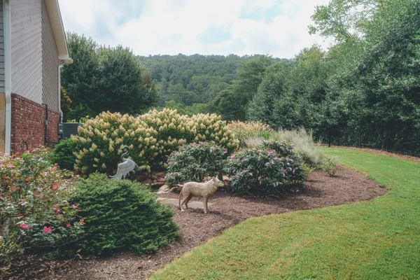 (PP) Service Page - Section 4 - LANDSCAPE DESIGNS - RHP03224-HDR